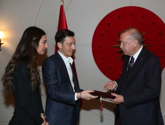 عکس/ دیدار فوتبالیست جنجالی با اردوغان