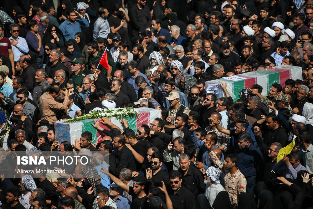 حضور نمایندگان رهبر انقلاب در مراسم تشییع شهدای حادثه تروریستی اهواز/ خوزستانی‌ها سنگ‌تمام گذاشتند؛ حضور پرشور عشایر عرب