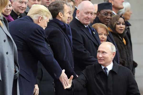 زبان اشاره میان پوتین و ترامپ سوژه شد