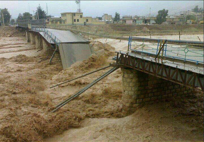 عکس/ پل اصلی شهر پلدختر تخریب شد
