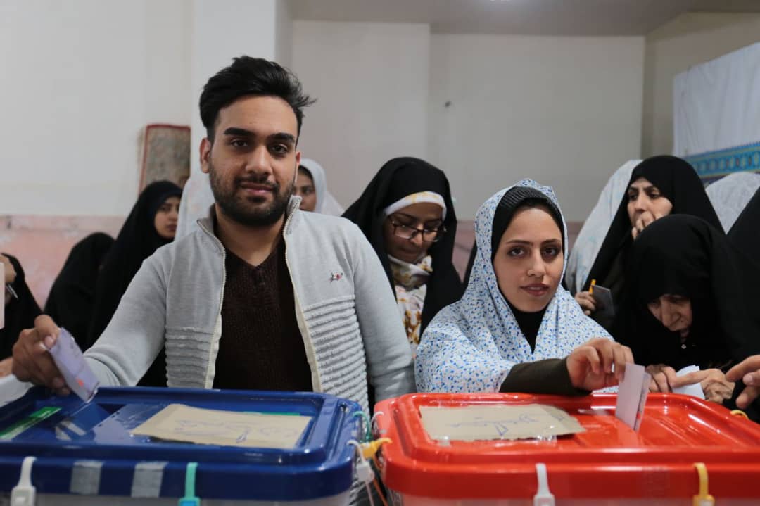 صندوق های رای حرم مطهررضوی میزبان عروس و دامادهای دانشجو