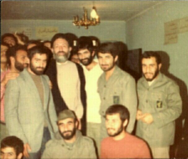 عکسی خاطره انگیز با شهید بهشتی