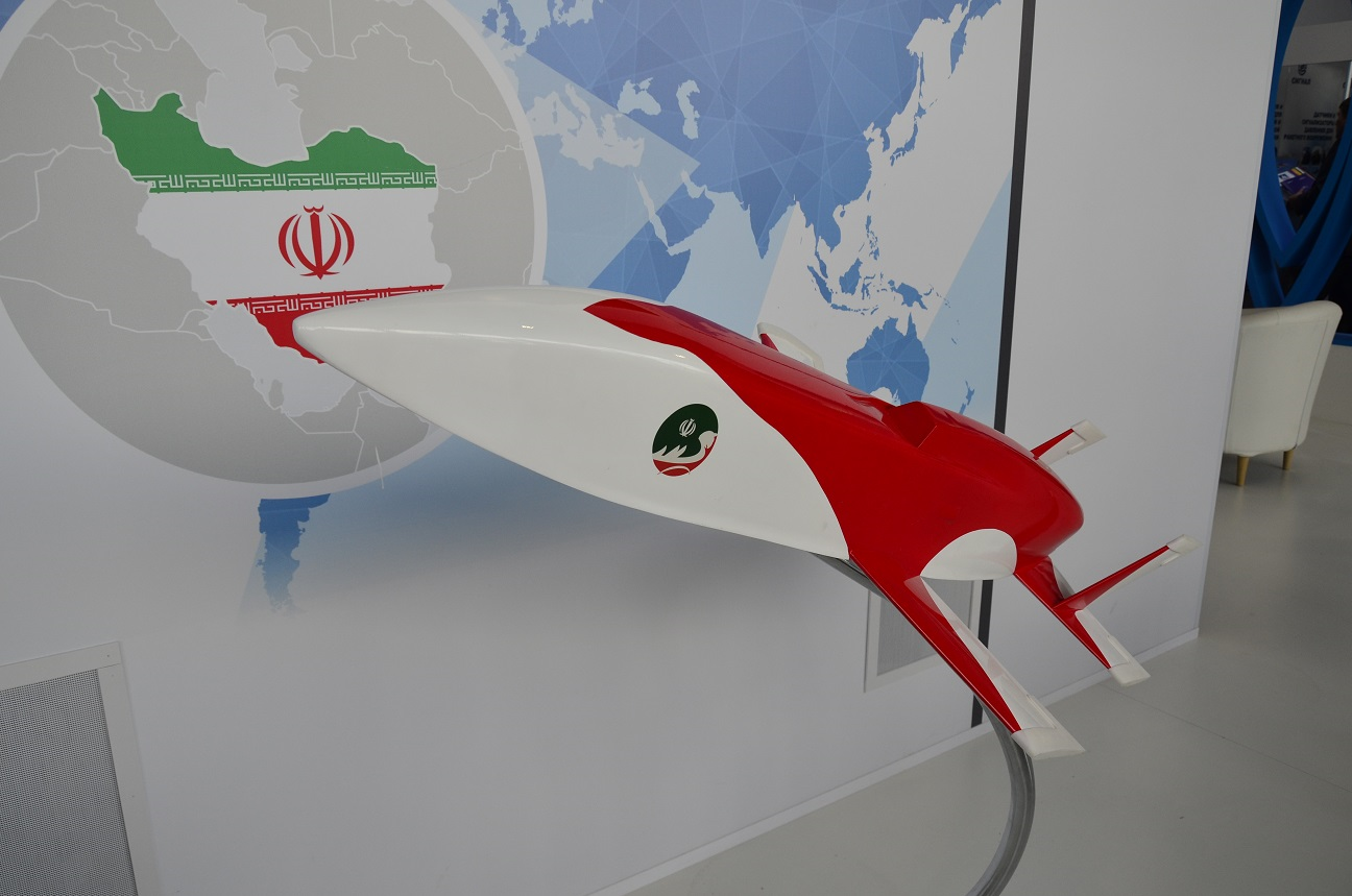 جدیدترین موشک کروز ایرانی با نام «مبین» به نمایش درآمد