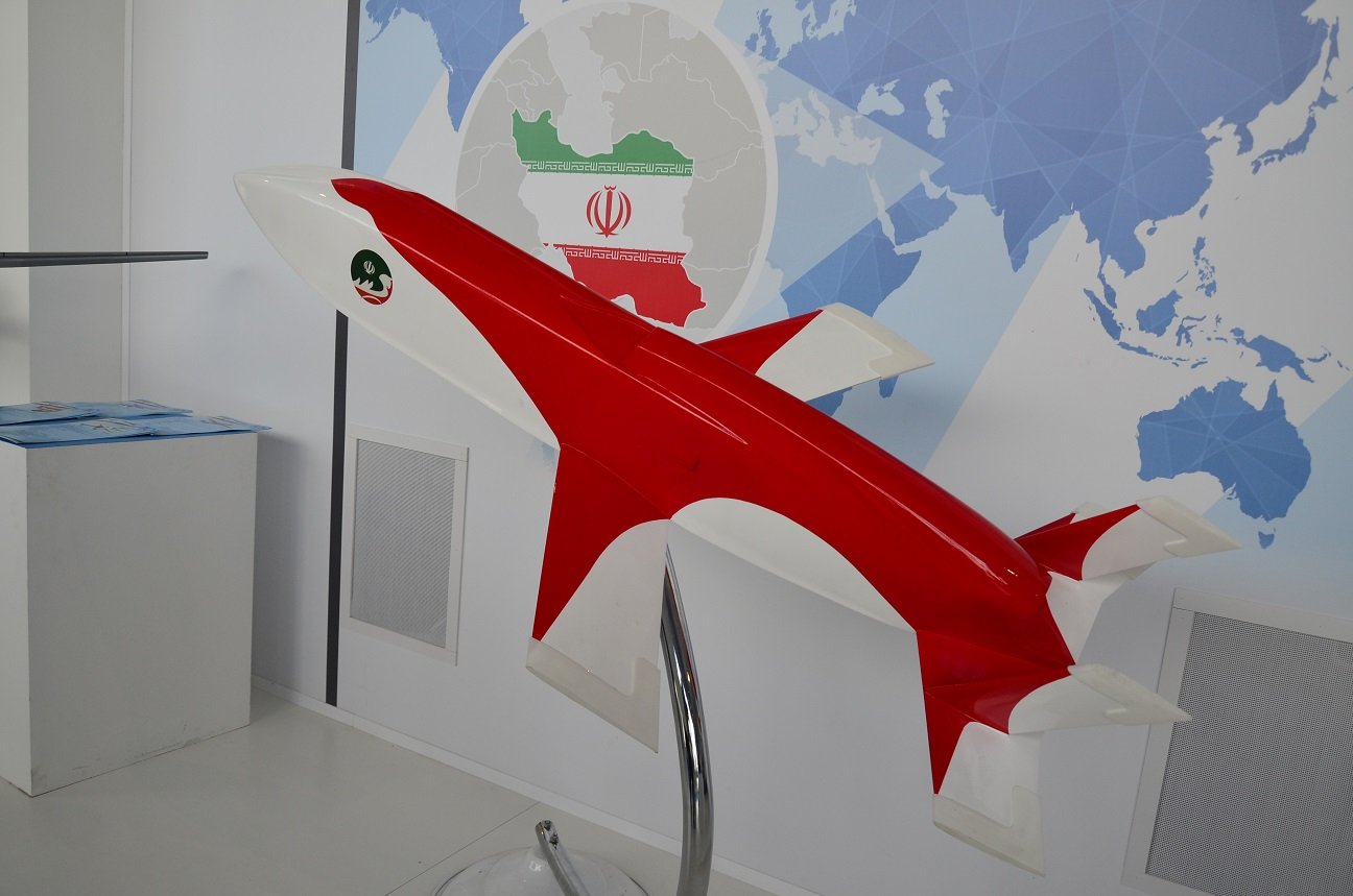 جدیدترین موشک کروز ایرانی با نام «مبین» به نمایش درآمد