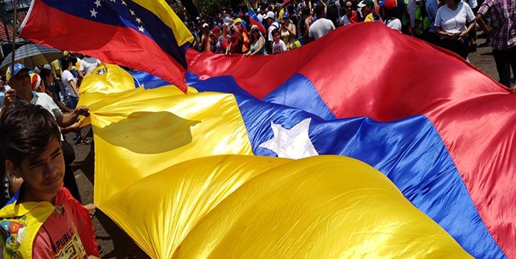 تولید نفت ونزوئلا به ۳۰۰ هزار بشکه در روز کاهش یافت