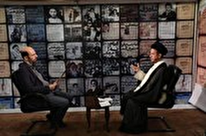  امروز دفاع از امام در حکم قاچاق است/امام مخالف منع زنان بود