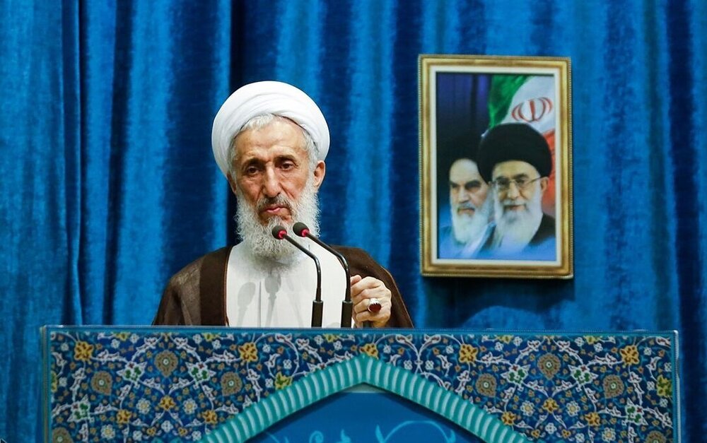 خطیب نماز جمعه تهران: برای خلع سلاح «افراد نالایق» حتی باید از خون خود گذشت