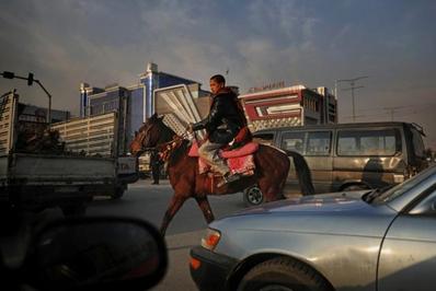 اسب سواری در خیابان‌های کابل