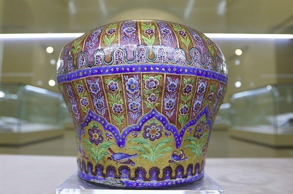 نمایش تاج شاهی که دو بار تاجگذاری کرد + تصاویر