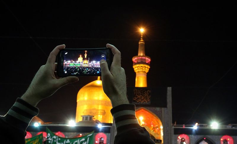 حرم رضوی غرق در عزاست/حضور خیل عظیم عزاداران ‌در مشهد مقدس