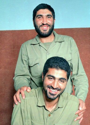 عکس/ شهید حاج قاسم در کنار شهید حاج احمد
