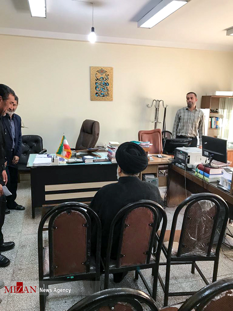 عکس/ رئیسی در جایگاه ارباب رجوع دادگاه