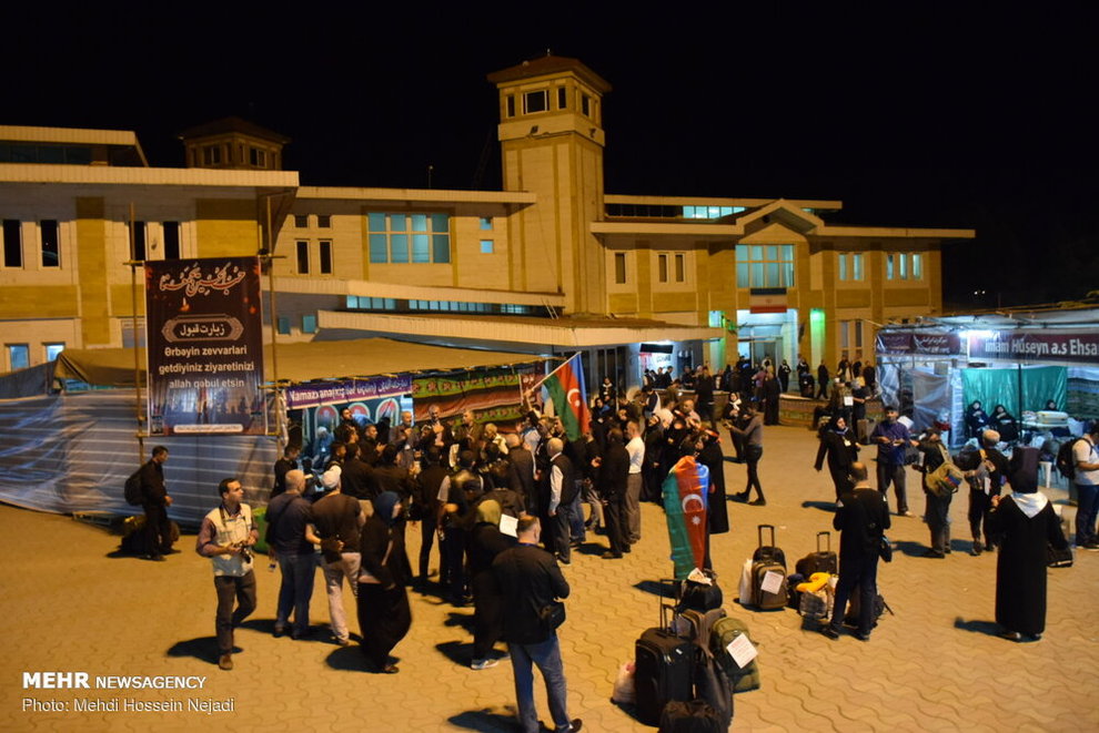 عکس/ ورود زائران خارجی اربعین به مرز آستارا