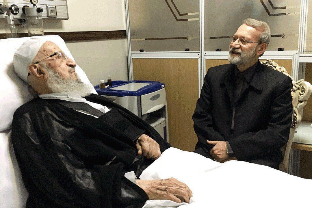 ظریف و علی لاریجانی از آیت الله مکارم شیرازی عیادت کردند