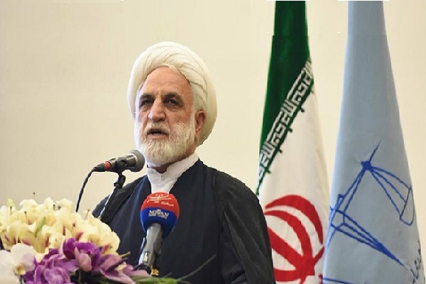 ارائه تسهیلات مى‌تواند منشاء بروز فساد باشد/از لحاظ اطلاع‌رسانى ضعف داریم
