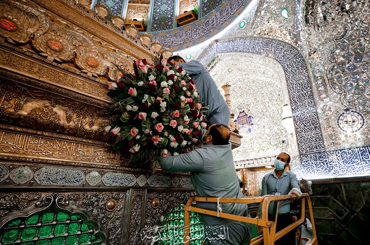 برافراشته شدن پرچم غدیر و گل‌آرایی ضریح در حرم علوی+عکس