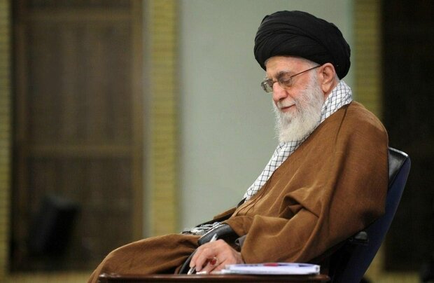 پیام تسلیت رهبری در پی درگذشت شاعر آذری