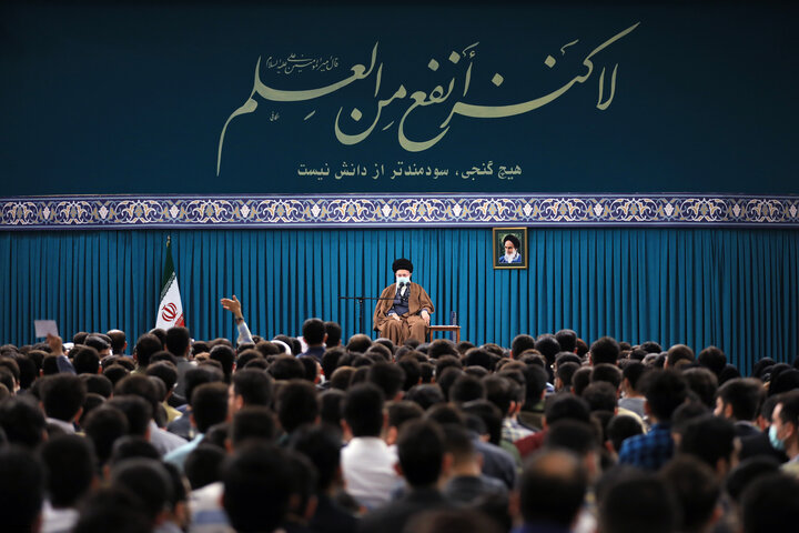 مسائل مختلف کشور قابل رفراندوم نیست/کشور نیازمند آرمانخواهی،امید وعقلانیت است