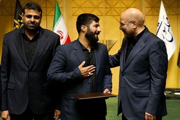 مجلس از قهرمان حادثه تروریستی حرم شاهچراغ تجلیل کرد